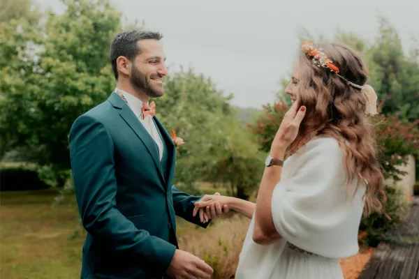 Émotion des parents - reportage photo mariage Béarn