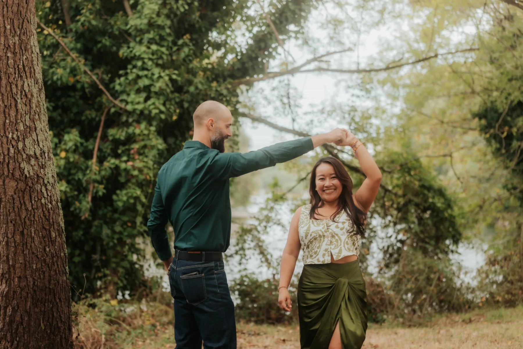Photo horizontale du couple au Stade des eaux vives pour un souvenir d'anniversaire