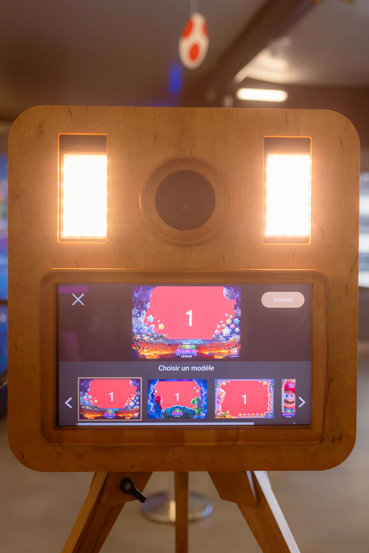 Photobooth en bois au CGR Pau Université avec interface Mario Galaxy pour animation photo événementielle