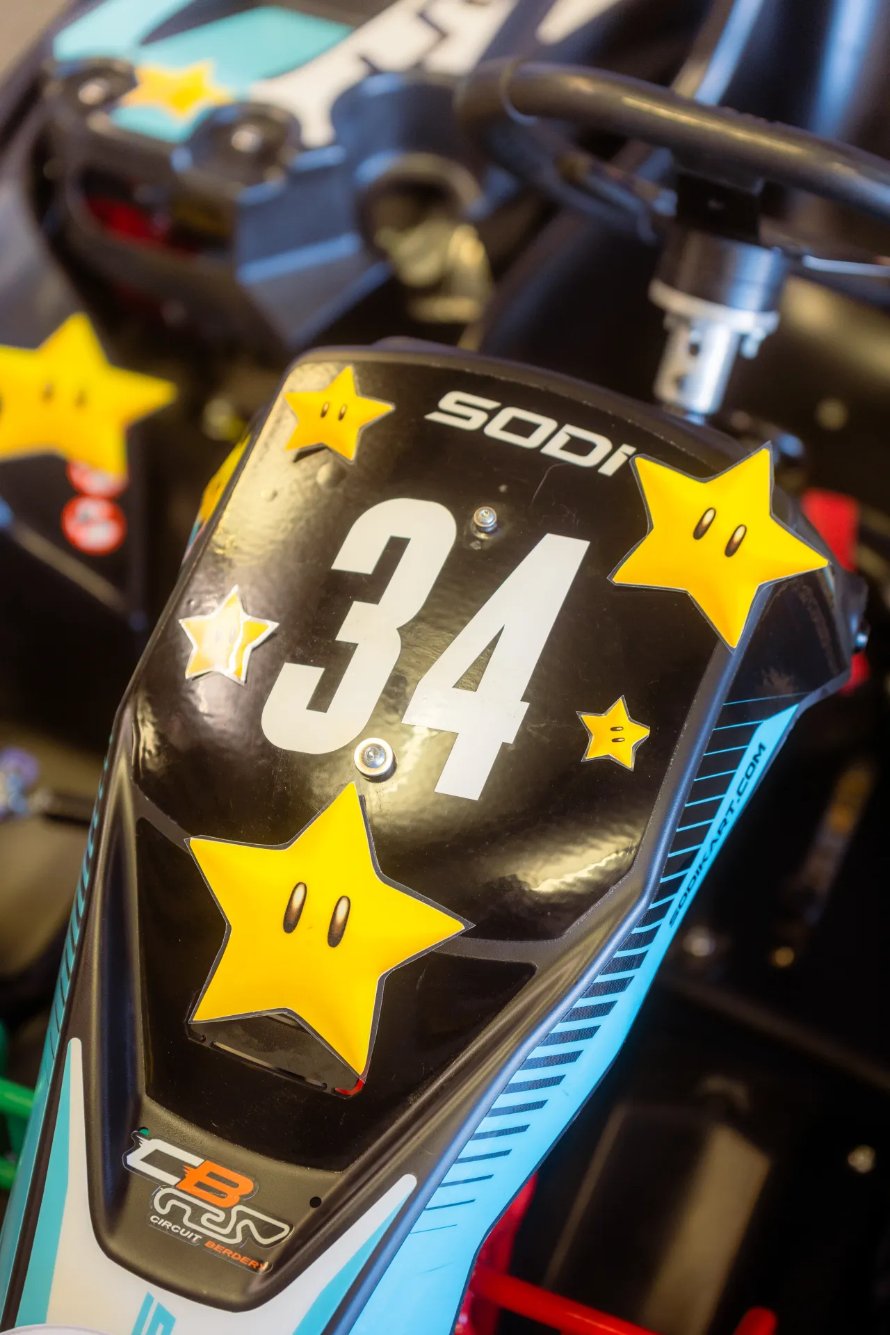 Kart numéro 34 décoré d’étoiles Mario Galaxy au CGR Pau Université pour une animation photobooth immersive
