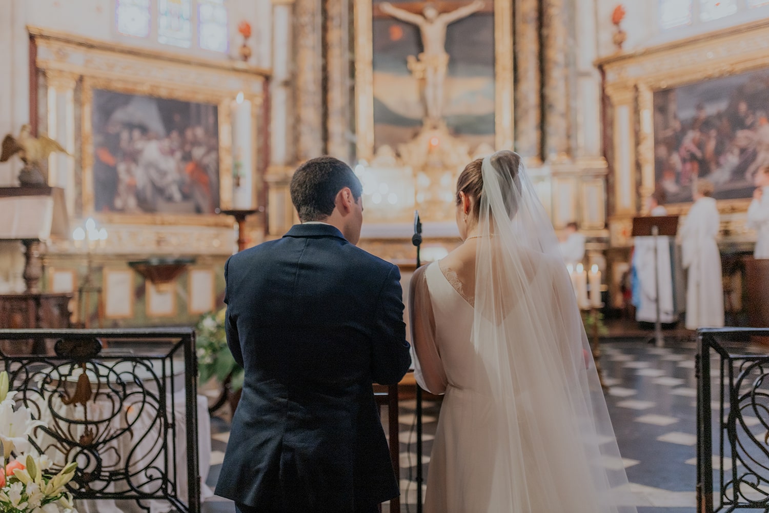 Photographie des mariés à l'église - Photographe mariage pau